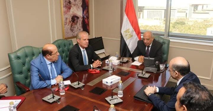 إنشاء مجمع صناعي متكامل لإنتاج الأسمدة العضوية واستخلاص المواد الحرجة والعناصر النادرة من خامات “الكاولين” و”الجلوكونيت “