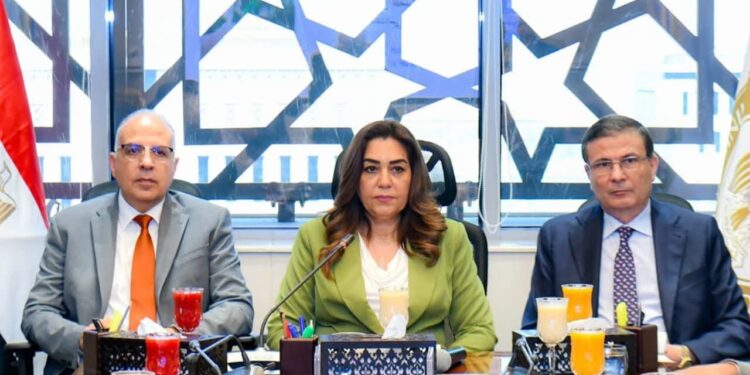 وزاء التنمية المحلية والبيئة والرى والزراعة يناقشون تأثير تغير المناخ على الأمن الغذائي في مصر