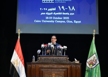 رئيس جامعة القاهرة يستعرض أهم محاور المؤتمر الدولي للجامعة حول الذكاء الاصطناعي