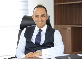 محلل اقتصادي: انخفاض الذهب تصحيح طبيعي بعد صعود تاريخي.. والدولار القوي يضغط على الأسعار