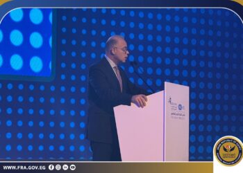 الدكتور محمد فريد يقدم عرض تقديمي عن التزام منظمة الأيوسكو بتقارير الاستدامة