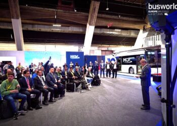 مصر تطلق أولى باصاتها المصنعة محلياً والعاملة بوقود الهيدروجين من (MCV)