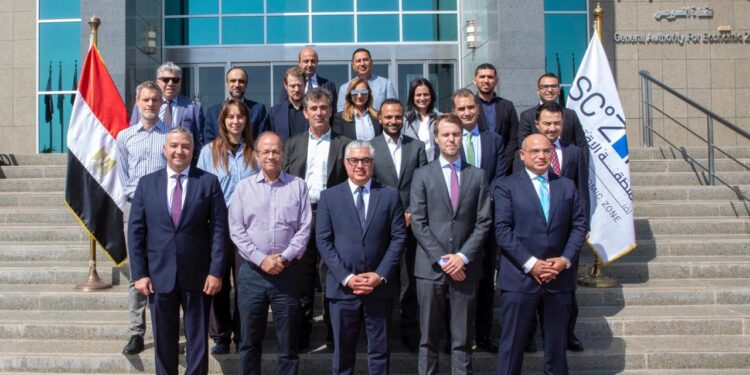 رئيس اقتصادية قناة السويس يبحث مع وفدًا من كبرى الشركات الهولندية فرص التعاون في مجالات البنية التحتية والطاقة