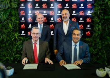 إريكسون وإي آند مصر توقعان اتفاقية مدتها أربع سنوات