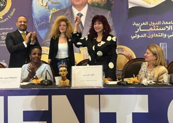 تكريم ياسمين عبد الرحمن رئيس لجنة الشباب على نجاح  اللقاءات الثنائية خلال فعاليات الفمة