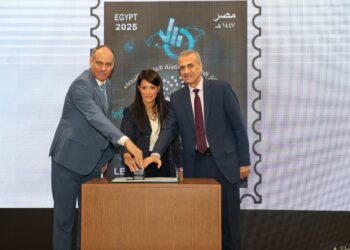 ""البريد المصري" يصدر طابعاً تذكارياً بمناسبة.. "اليوم العالمي للإحصاء"