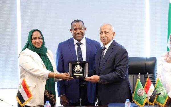 الأكاديمية العربية توقع مذكرة تفاهم مع كلية النهضة بالسودان