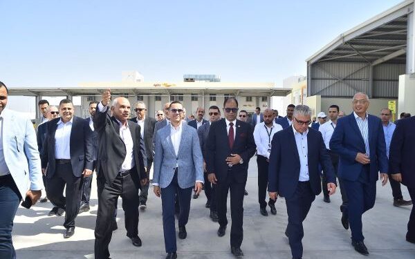 المهندس حسن الخطيب يتفقد المركز اللوجستي الجمركي للمنطقة الاقتصادية لقناة السويس