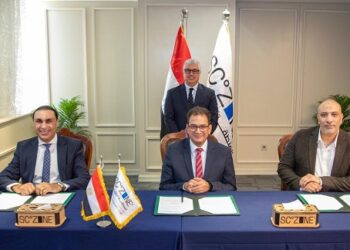 توقيع عقد مشروع شركة انفينيتي فابريك لتصنيع الخيوط والمنسوجات.