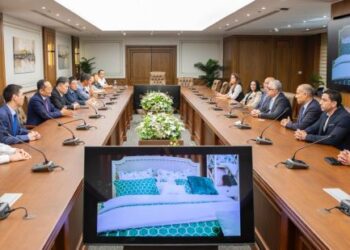 توقيع عقود 4 مشروعات جديدة بالمنطقة الصناعية بالسخنة