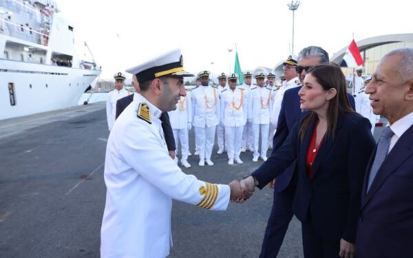 رئيس الأكاديمية العربية يستقبل وزراء من قبرص والبحرين علي متن السفينة عايدة 4