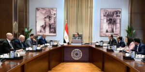 رئيس الوزراء يتابع جهود إزالة تعديات نهر النيل في إطار المشروع القومي لضبط النيل