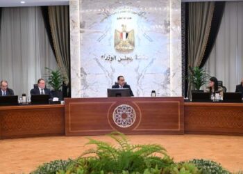 رئيس الوزراء يتابع موقف برنامج الطروحات الحكومية