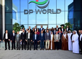 رئيس الوزراء يفتتح مستودع موانئ دبي العالمية