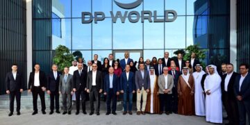 رئيس الوزراء يفتتح مستودع موانئ دبي العالمية
