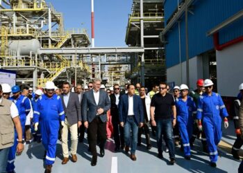 رئيس الوزراء يفتتح مشروع استرجاع الغازات بشركة النصر للبترول