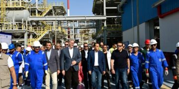 رئيس الوزراء يفتتح مشروع استرجاع الغازات بشركة النصر للبترول