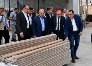 رئيس الوزراء يفتتح مصنع "بونالو للصناعات البلاستيكية والخشبية