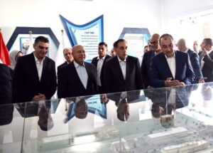 رئيس الوزراء يفتتح وتفقد عدد من مصانع الأدوية المطورة