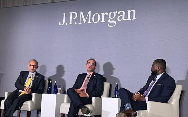 رئيس هيئة الرقابة المالية يشارك في حوار مفتوح مع المستثمرين العالميين