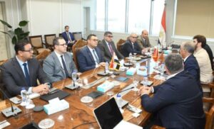 وزير الإسكان يلتقي السفير المغربي لبحث أوجه التعاون بين مصر والمغرب