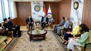وزير البترول يبحث مع بتروناس الماليزية تعزيز الشراكة الاستراتيجية 