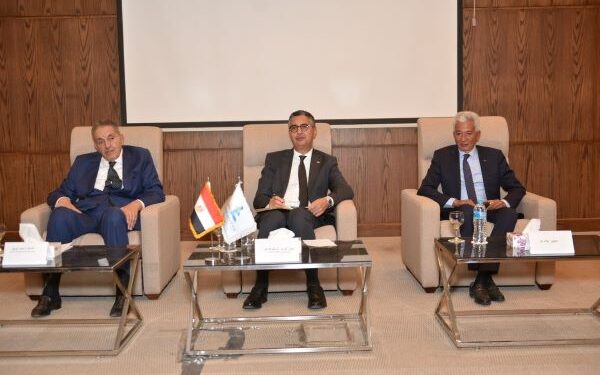وزير التموين يبحث مع رئيس الاتحاد العام للغرف التجارية آليات ضبط الأسواق وتوافر السلع