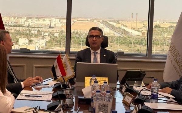 وزير التموين يتابع من غرفة العمليات المركزية استقرار الأسواق وتوافر السلع 