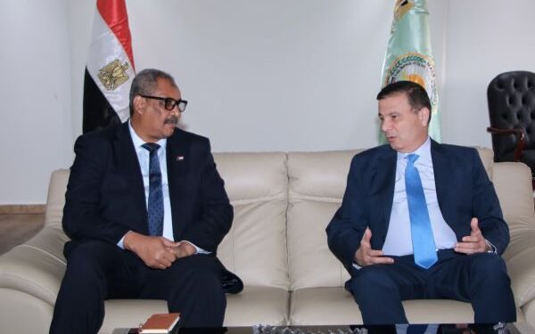 وزير الزراعة يبحث مع نظيره السوداني تعزيز التعاون المشترك