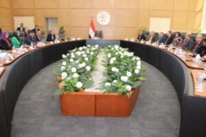 وزير الكهرباء يتابع خطط وبرامج التدريب