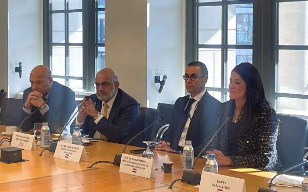 وزيرا الاستثمار والتخطيط يبحثان مع مؤسسة التمويل الدولية