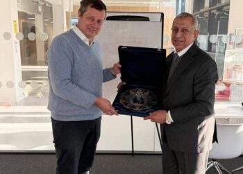 رئيس الأكاديمية العربية يبحث تعزيز التعاون الدولي مع جامعة كوفنتري البريطانية ​