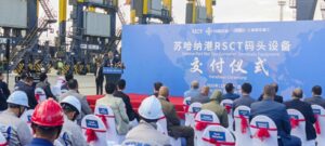 اقتصادية قناة السويس تشهد تسليم 24 وحدة من معدات مناولة الحاويات بمحطة شركة البحر الأحمر للحاويات