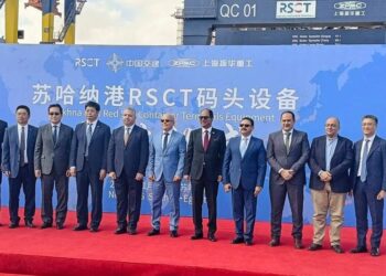 اقتصادية قناة السويس تشهد تسليم 24 وحدة من معدات مناولة الحاويات بمحطة شركة البحر الأحمر للحاويات