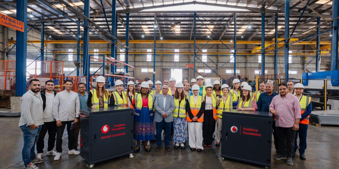 مؤسستا” ڤودافون مصر” و “ڤودافون العالمية” يحتفلان بتوسيع نطاق برنامج ” شبكة المدارس الفورية” للاجئين في مصر