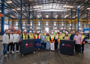 مؤسستا” ڤودافون مصر” و “ڤودافون العالمية” يحتفلان بتوسيع نطاق برنامج ” شبكة المدارس الفورية” للاجئين في مصر