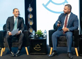 البورصة المصرية تشارك في حوار موسع حول خطط تطوير السوق