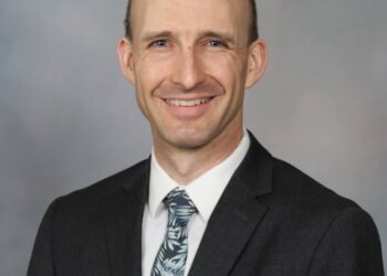 الدكتور تيري بيرنز