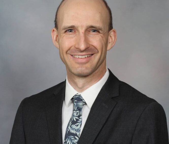 الدكتور تيري بيرنز