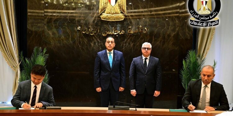 توقيع عقد إنشاء مجمع للصناعات الكيميائية الفوسفاتية