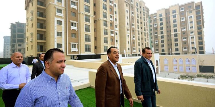 رئيس الوزراء يتفقد مشروع "الفسطاط فيو" المُطل على حدائق تلال الفسطاط