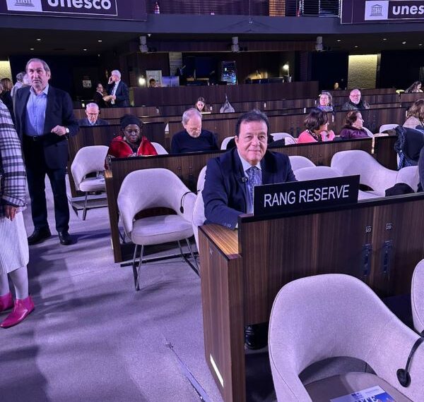 عاطف عبد اللطيف يشارك في احتفالية منظمة اليونسكو بافتتاح المتحف المصري الكبير