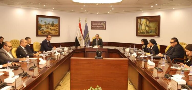 وزير الاتصالات يشهد توقيع مذكرة تفاهم