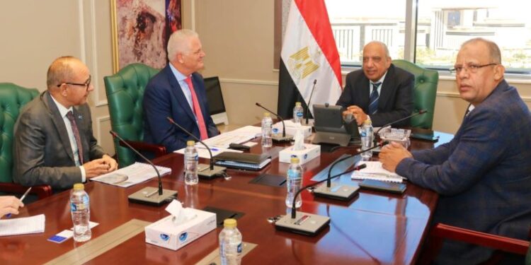 وزير الكهرباء والطاقة المتجددة خلال لقاءه مع تحالف رينيرجي جروب بارتنرز