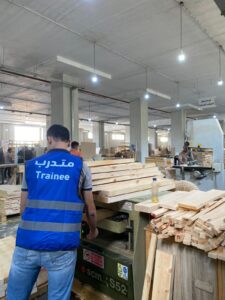 تأهيل خريجي المدارس الصناعية على صناعة الأثاث