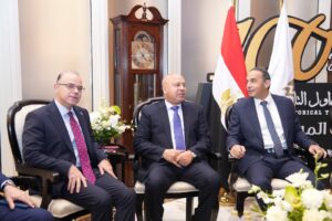 فريد يلقي كلمة رئيسية خلال افتتاح جلسة التداول بالبورصة