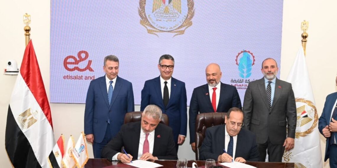 وزير التموين يشهد توقيع بروتوكول تعاون بين القابضة للصناعات الغذائية و «إي آند مصر»