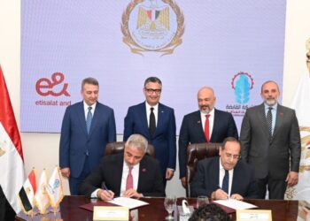 وزير التموين يشهد توقيع بروتوكول تعاون بين القابضة للصناعات الغذائية و «إي آند مصر»