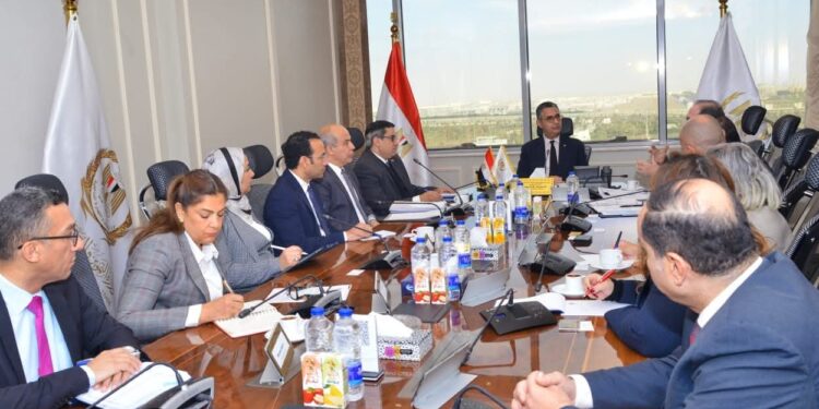 «بلومبرج جرين العالمية» تبث مع وزير التموين مشروع إنشاء مركز عالمي لتخزين وتداول الحبوب بمنطقة شرق بورسعيد