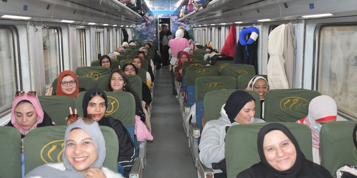 بالصور.. انطلاق أولى رحلات قطار الشباب بمشاركة 500 شاب وفتاة لزيارة معالم مصر التاريخية